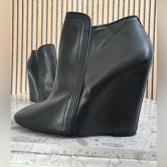 Lemaire Shoes - Christophe Lemaire- NEW - Leather Ankle Boots- Navy - 39 -US 9